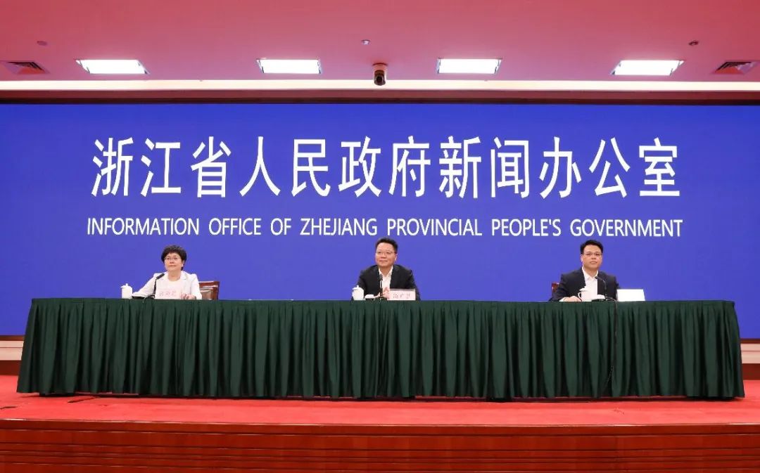 浙江已累计接收6.4万名上海转运人员；全省将投放1万个移动式核酸采样小屋