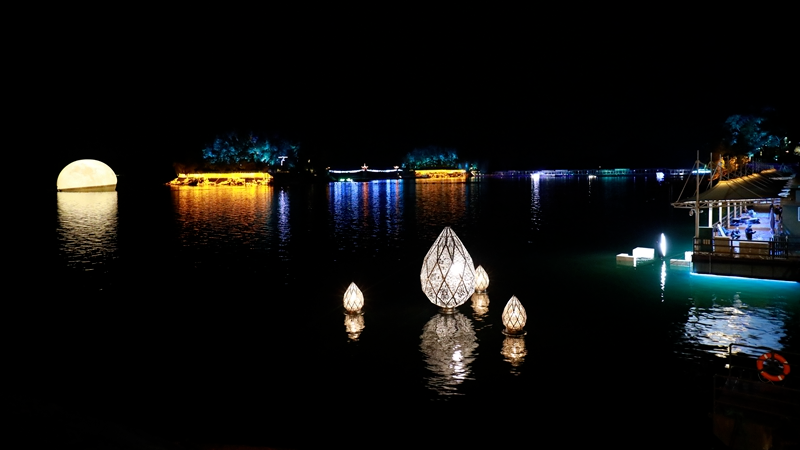 杭州打卡新地标！千岛湖“月光之恋”光影艺术夜游，沉浸式感受26件国际作品，殿堂级视觉盛宴