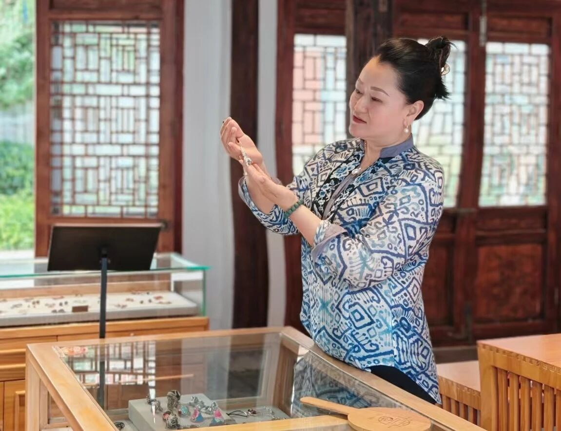 一个人“带富”一群人！56朵民族之花追梦义乌