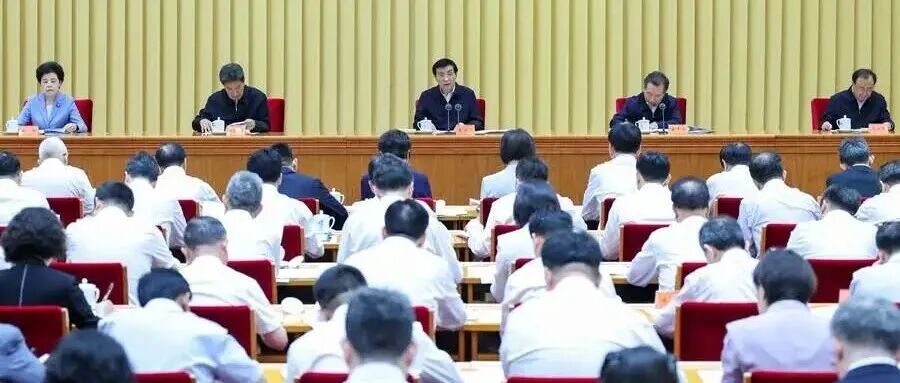 《人民日报》：促进团结奋斗 汇聚磅礴力量