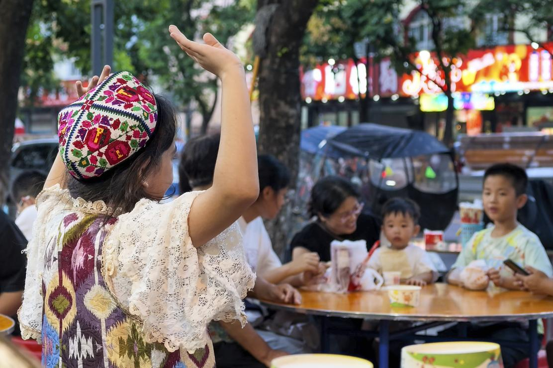 新疆娃娃的河南话，咋就“可中”了？